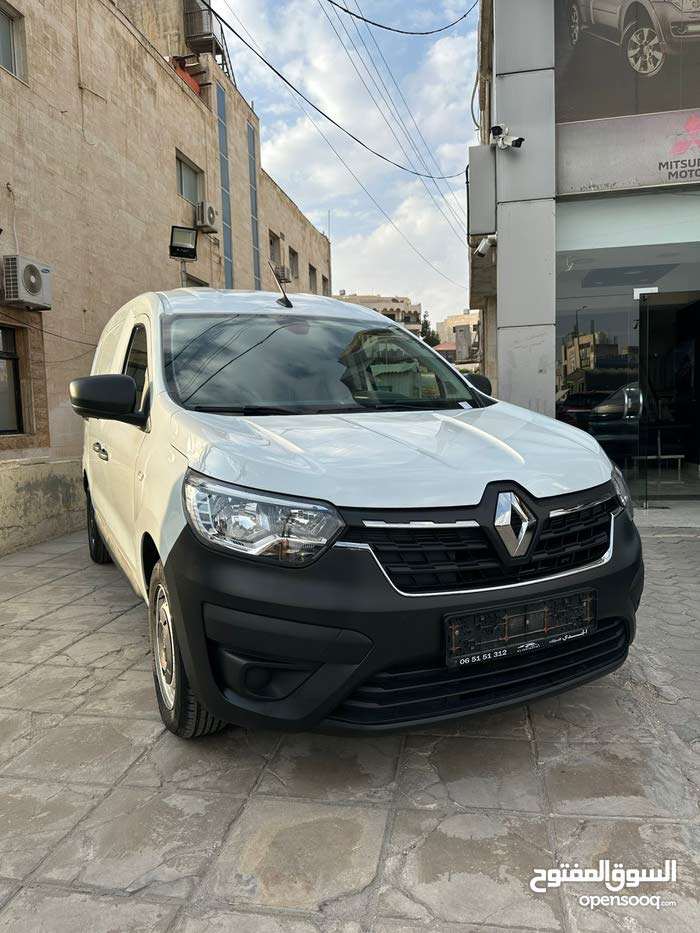 فان رينو اكسبرس 2023
